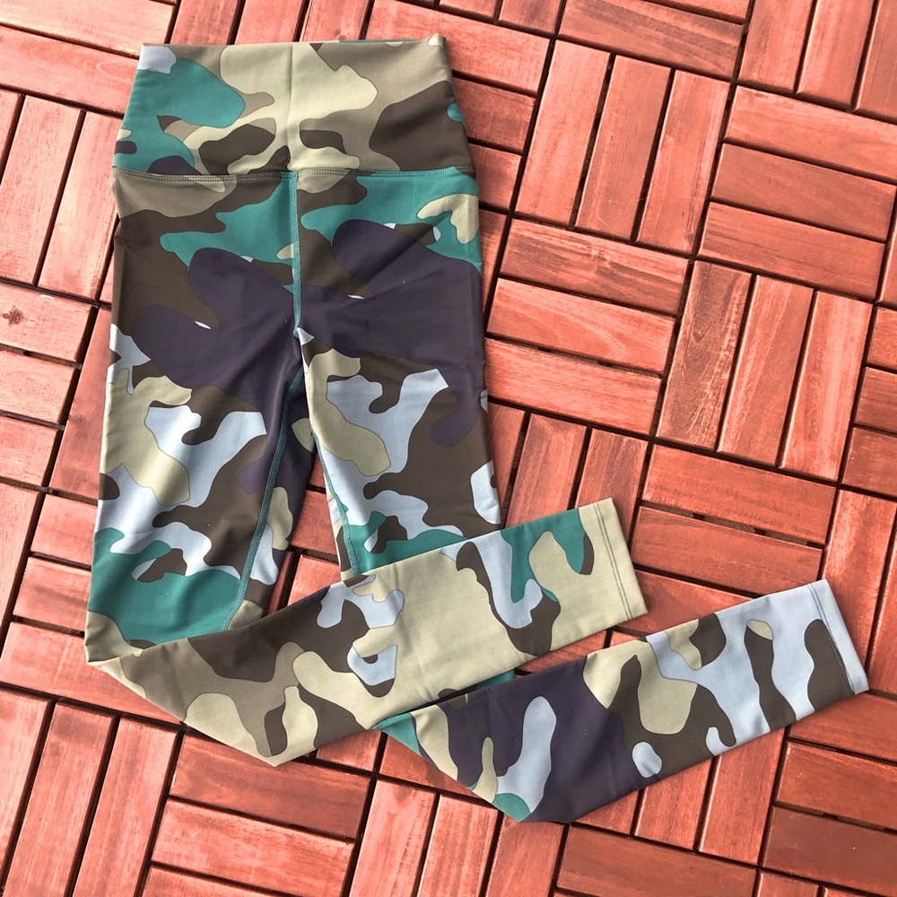 Carbon38 Camo Leggings